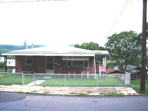 308 Poplar St photo 1