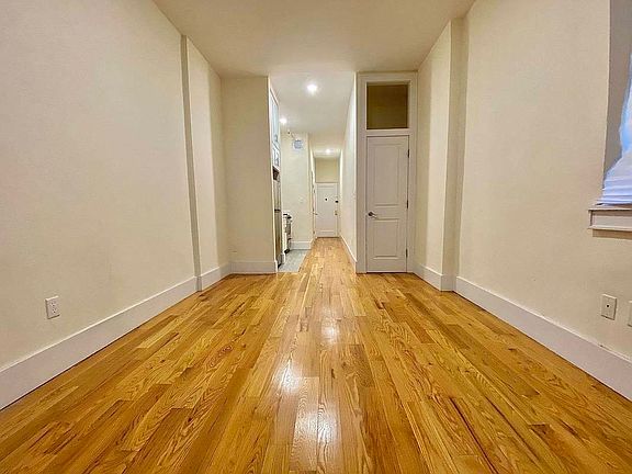 4th image of 313 W 105th St #4D