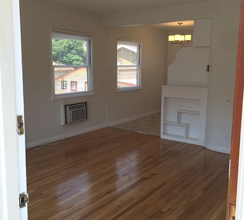 4th image of 2501 Montrose Ave