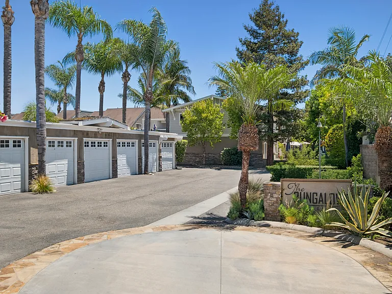 2550 Elden Ave #B — Photo 2