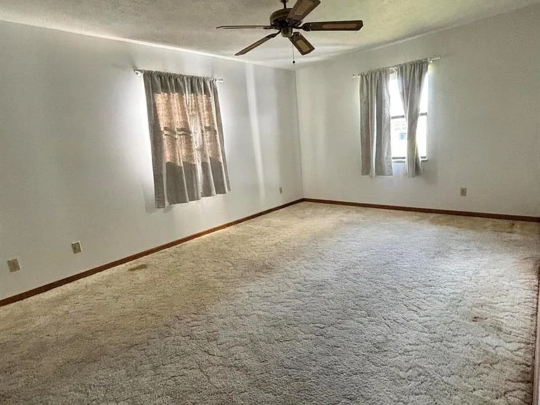 337 NW Tyler Ave — Photo 11