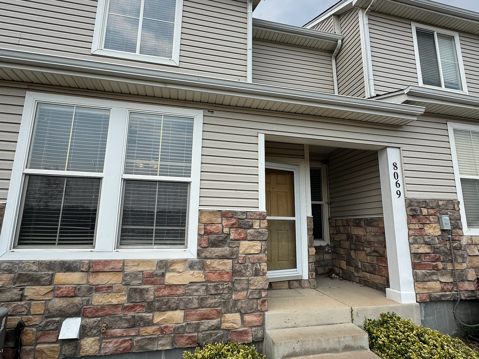 3 bed, 2.5 bath, 1486 sqft, $2,050 — Photo 1