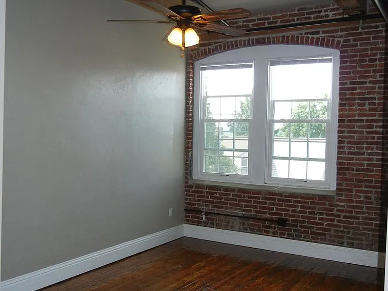 Monroe Street Suites — Photo 25