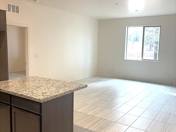 4th image of 2950 W Presidio Dr #1-201
