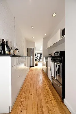 Rented by Buchbinder & Warren | media 21