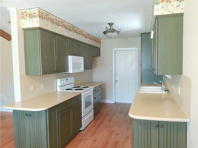 538 Vega Dr — Photo 5