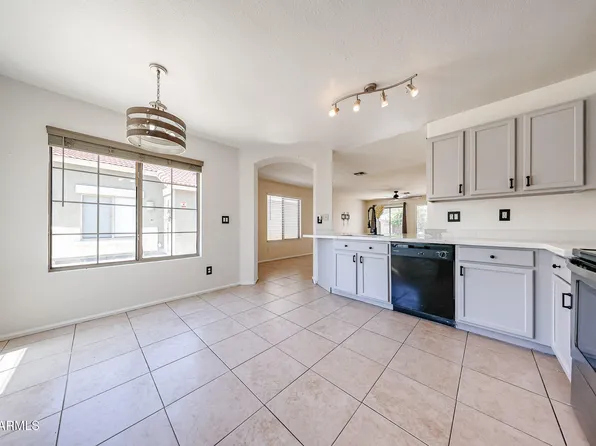 1098 E NARDINI Street, San Tan Valley, AZ 85140