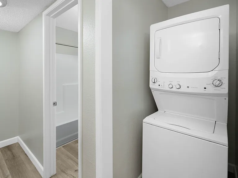 Coyle Creek Apartments — Photo 3