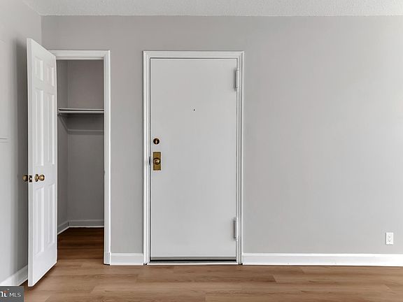 2nd image of 2919 S Buchanan St APT B1