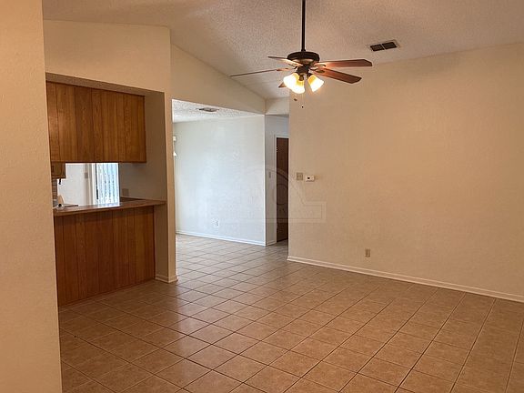 2nd image of 2408 Shoemaker Dr #A
