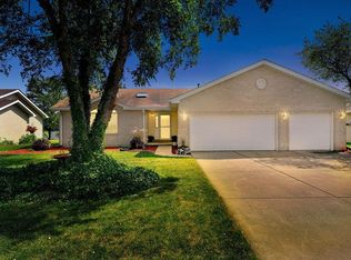 917 Sunflower Ln, Dyer, IN 46311