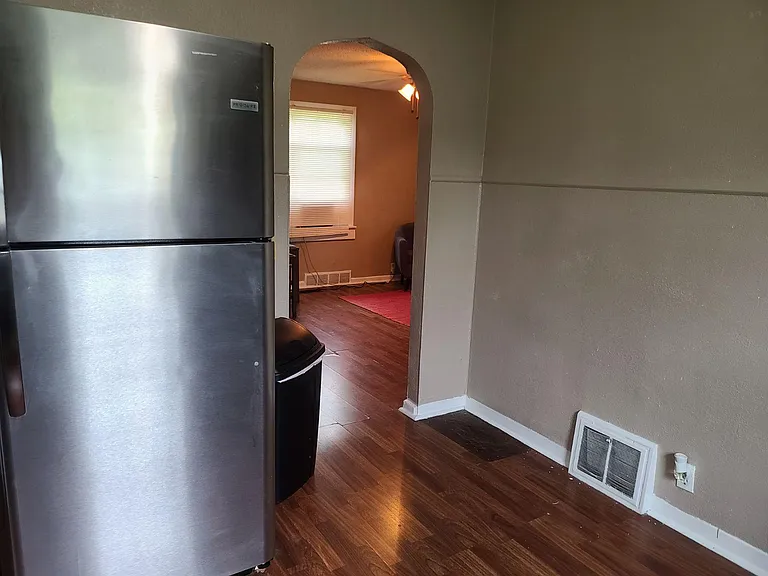 2209 Monroe St — Photo 8