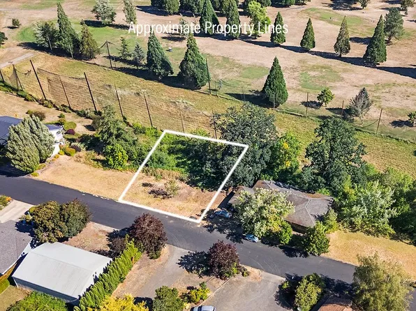 SW Bayou Dr #700, McMinnville, OR 97128