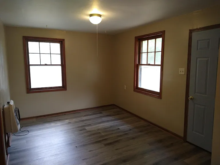 212 S Lincoln Ave — Photo 3