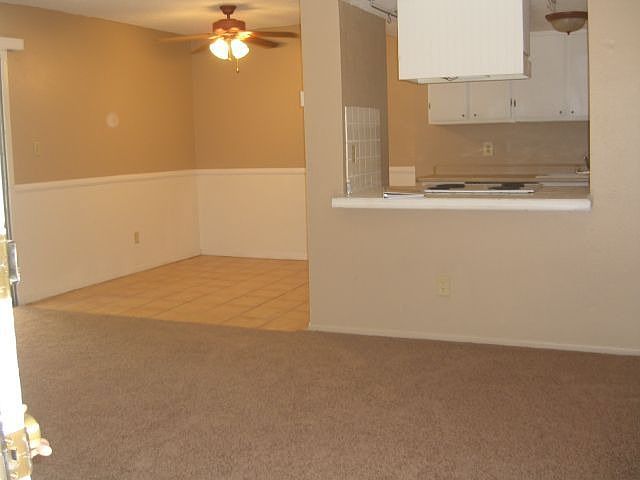 LIVING/BKFT AREA