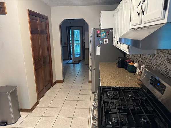 8964 Minnewasca Q Dr, Gladstone, MI 49837