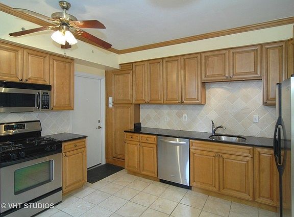 3rd image of 2130 N Lincoln Park W APT 5S