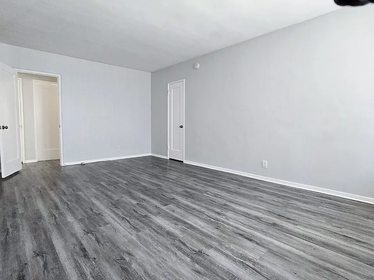 605 Kelton Ave — Photo 9