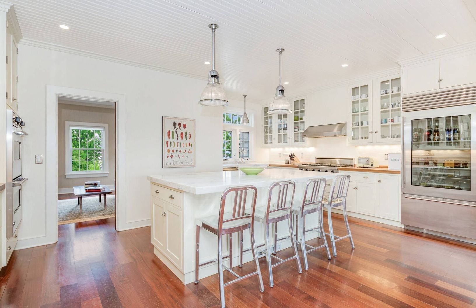 Sparkling, Fully Equipped Kitchen