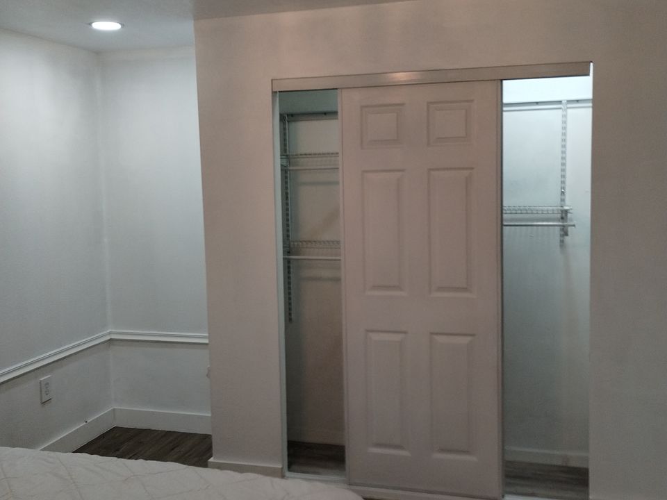 1st image of 4719 Murray Hill Dr #1