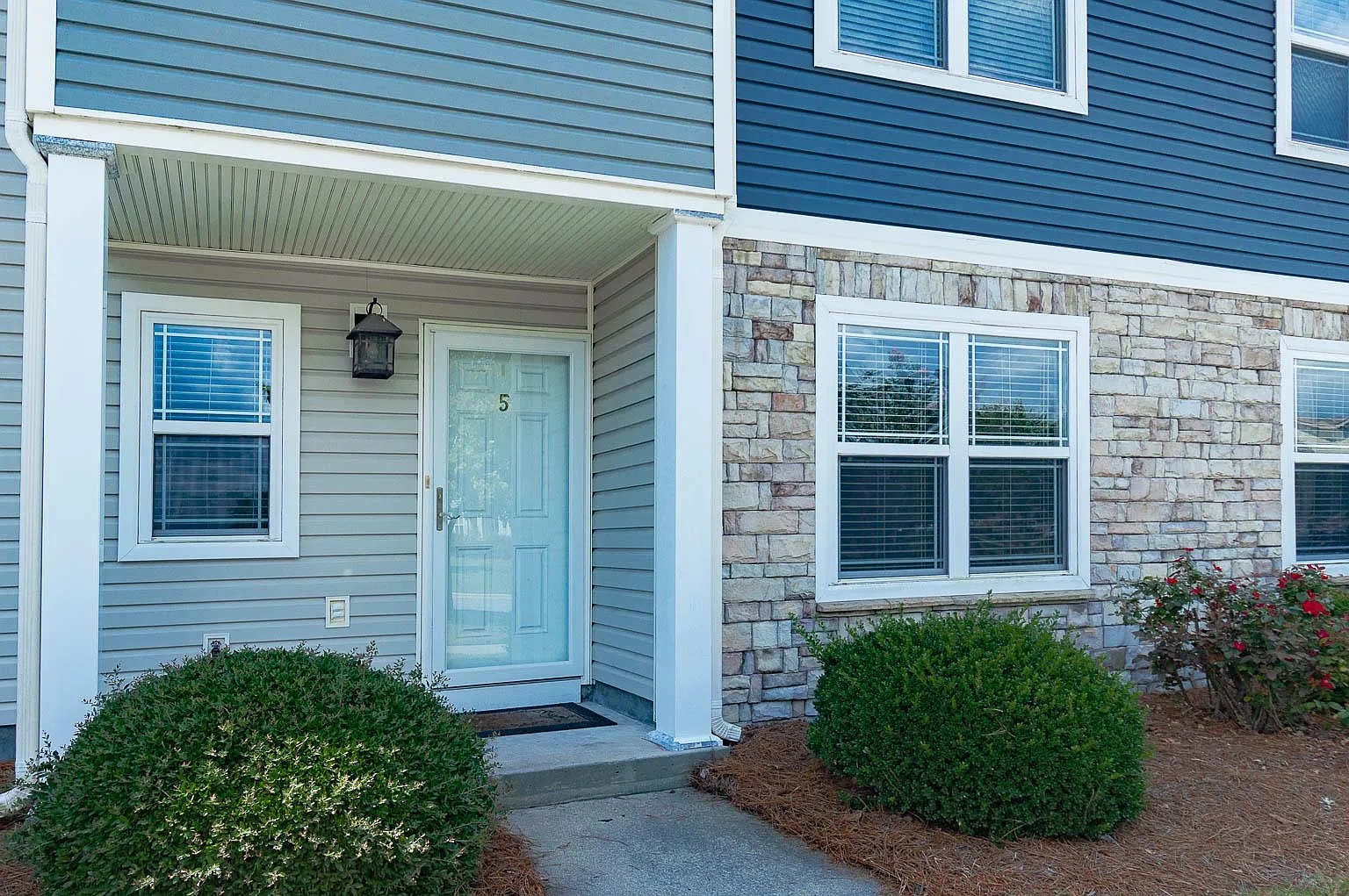 3 bed, 2.5 bath, 1442 sqft, $1,600 — Photo 1