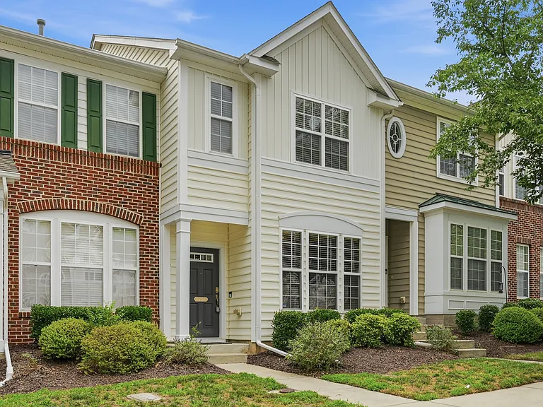 221 Grey Elm Trl — Photo 4
