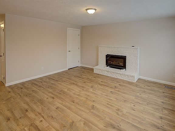 4th image of 2724 N Lacey St