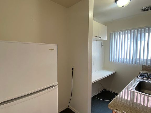 5th image of 3730 Clarington Ave APT 8