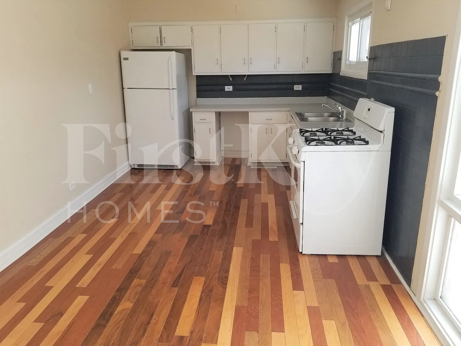 3 bed, 1.0 bath, 1188 sqft, $2,520 — Photo 4