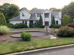 91 Crest Dr, Cranston, RI 02921