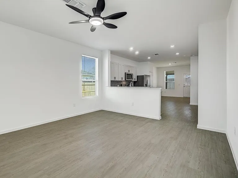 519 Louis Ln — Photo 6