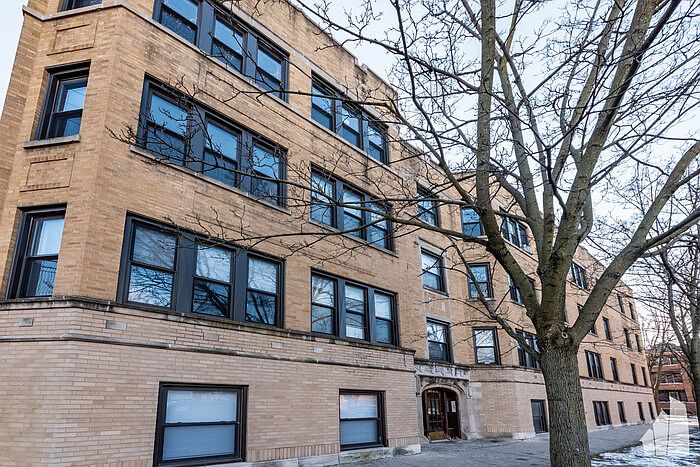 1st image of 4455 N Artesian Ave #19-3