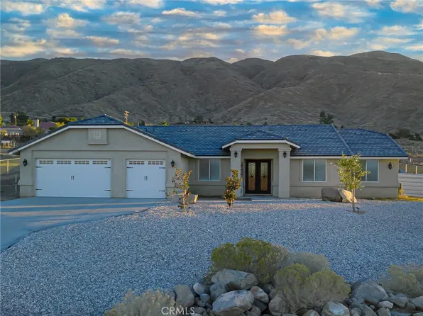 22227 Skyline Dr, Apple Valley, CA 92308