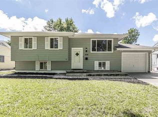 1204 Crest Hill Dr, Junction City, KS 66441