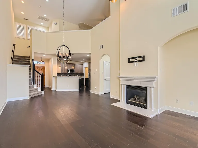 2210 Onion Creek Pkwy #402 — Photo 6
