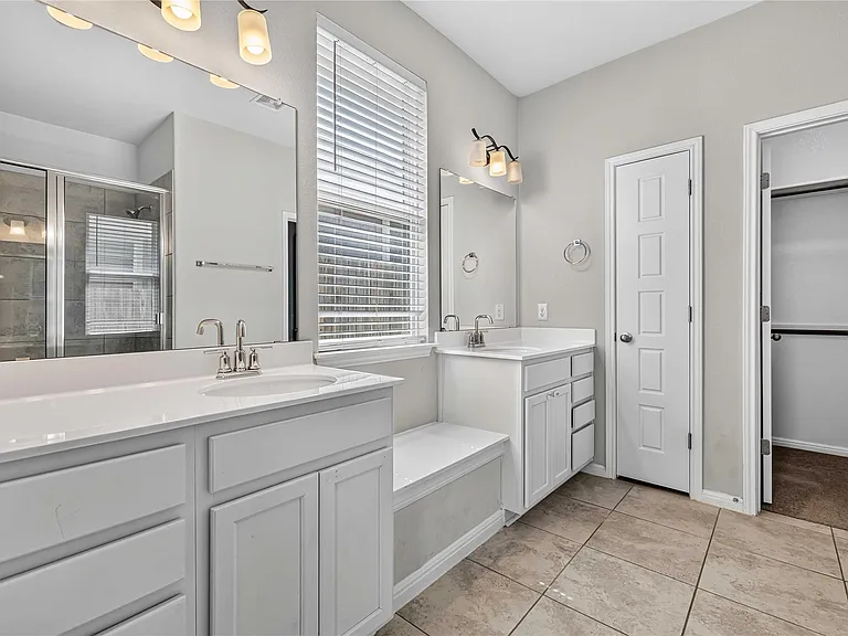 324 E Broade St — Photo 13