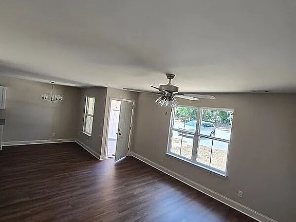 2nd image of 302 Hawaii Ave Unit B