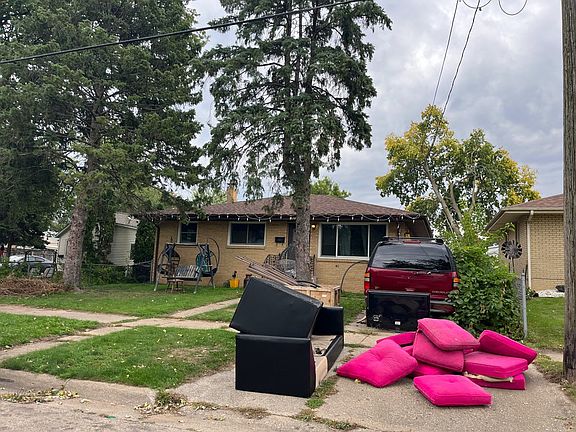 2nd image of 2630 Bildahl St