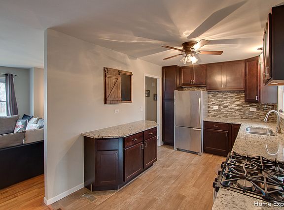 3rd image of 2417 Sioux Ave