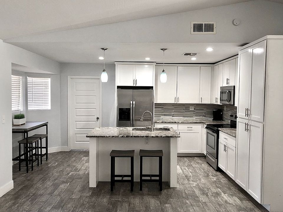 1st image of 2752 E Isabella Ave