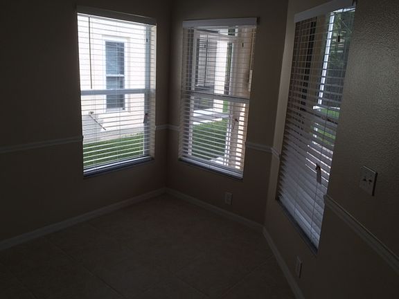 5th image of 2939 Banyan Hill Ln