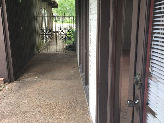 3rd image of 1308 Plantation Dr