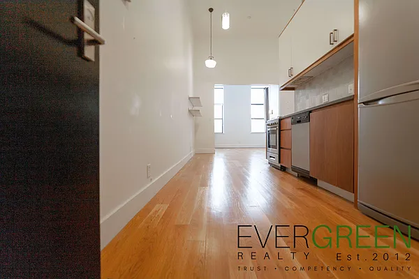 Rented by Evergreen Apartments BK | media 23