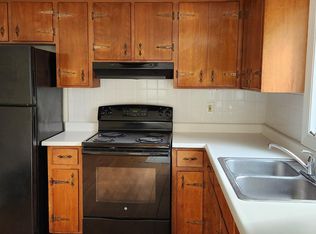 12 Beacon St, Derry, NH 03038