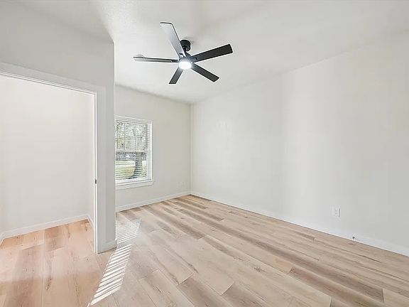 3rd image of 107 E Kirnwood Dr