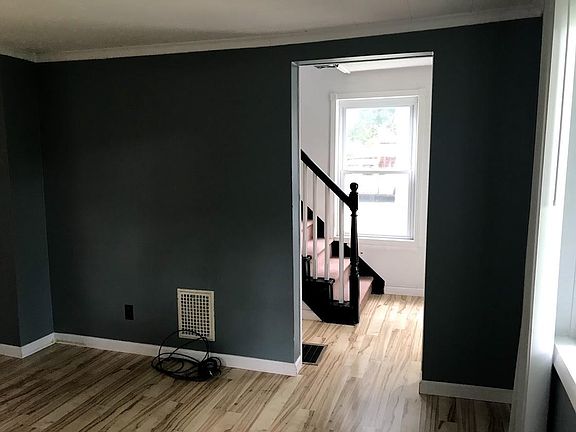 Livingroom to Hallway