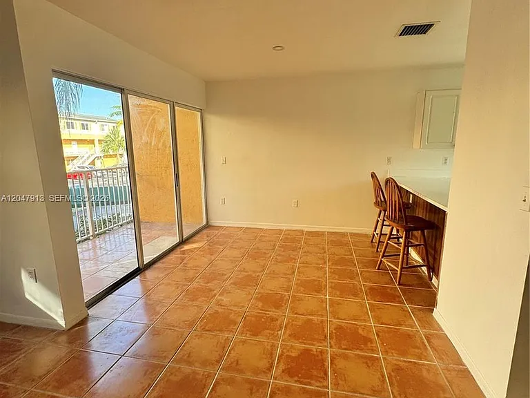 6245 Kendale Lakes Cir #208 — Photo 11