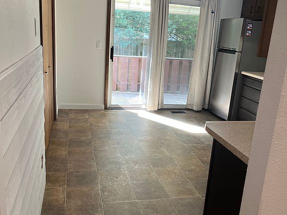 5th image of 2633 Cardifs Ave #2635