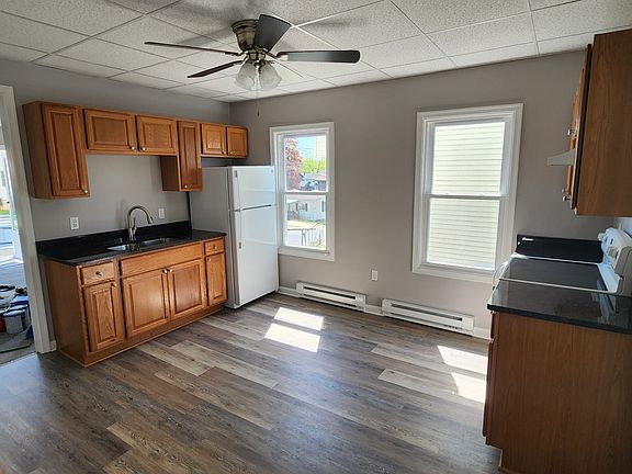 3rd image of 421 Beade St #421