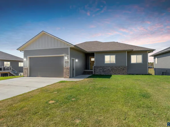 6005 N Seubert Ave, Sioux Falls, SD 57104